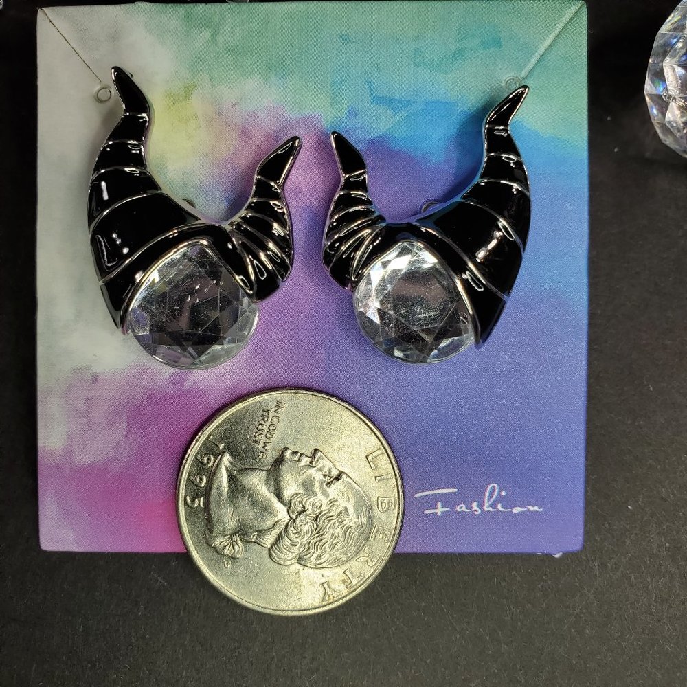 Villain Maleficent Horns Enamel Stud Earrings - Picture 4 of 8